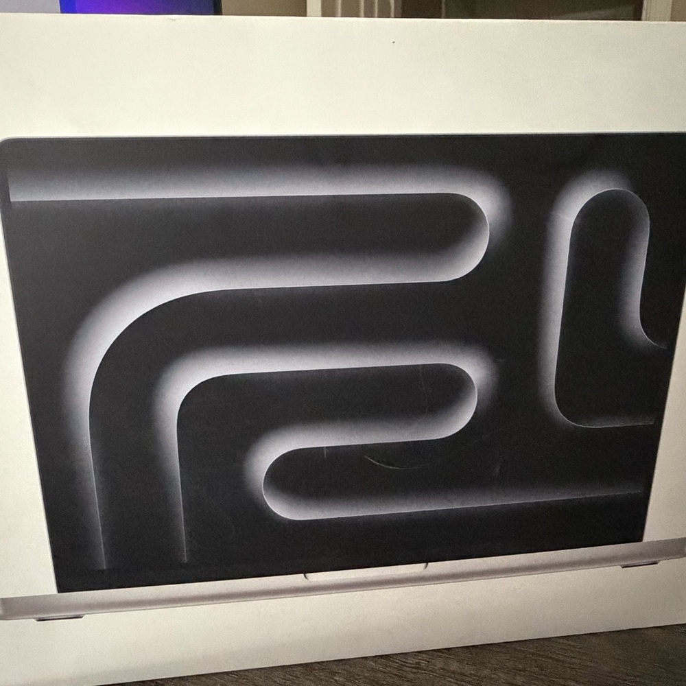 Apple 2025 MacBook Pro Laptop with M5 chip 14.2-inch